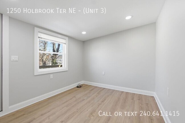 Building Photo - 1250 Holbrook Terrace NE