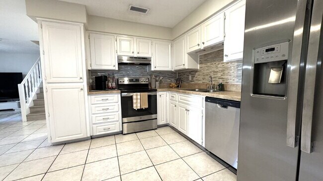 Building Photo - 910 Big Tree Rd