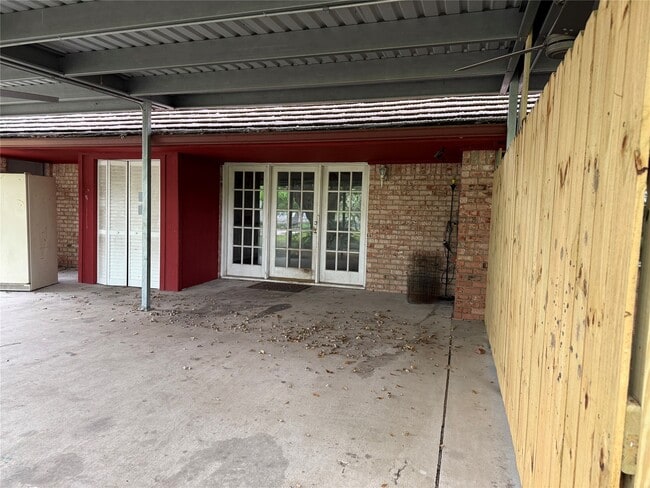 Building Photo - 1011 Pampa St