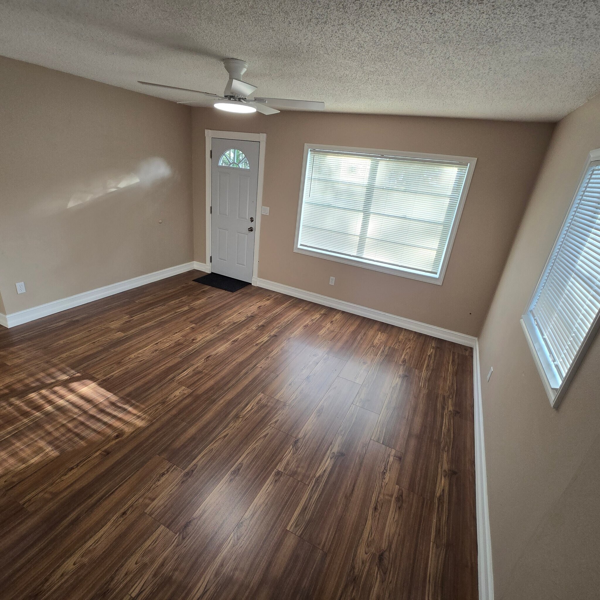 Building Photo - 5935 S Ashlawn Way