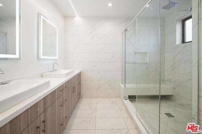 Building Photo - 735 N Gramercy Pl