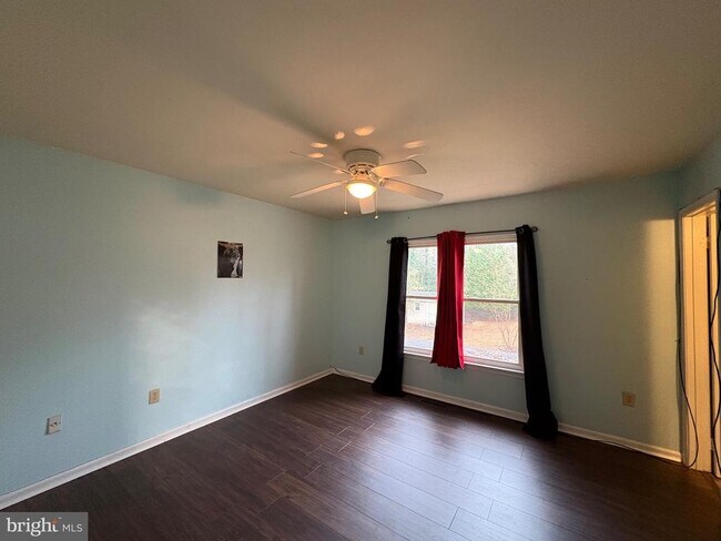 Building Photo - 2000 English Oak Ct