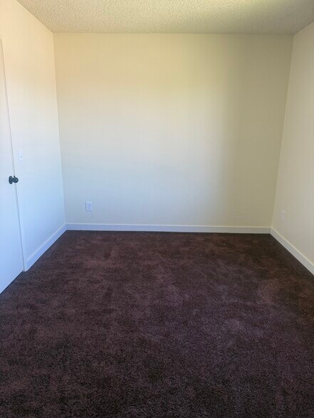 Bed1 - 725 Summerwood Ln