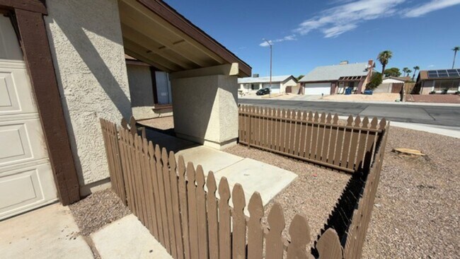 Building Photo - 4295 Sunnyview Ct