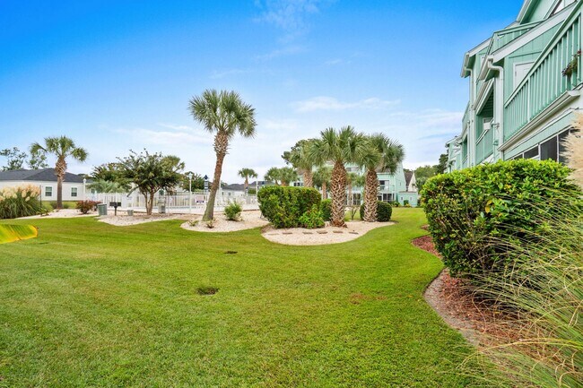 Building Photo - First Floor Seasonal Rental Available December 1, 2025-June 30, 2026-Golf Colony 40S