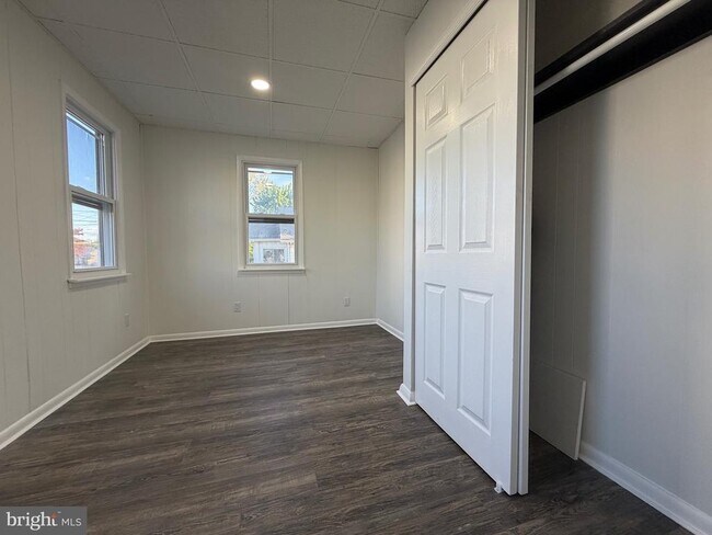 Building Photo - 517 Bentley Ave