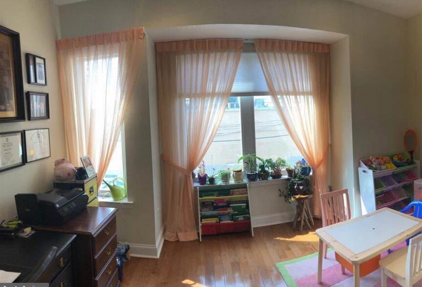 Bedroom 1 - 1621 Carpenter St