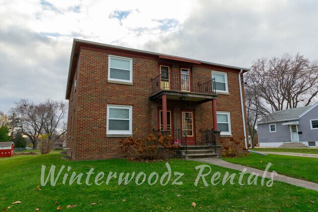 Building Photo - 1432 Porlier St