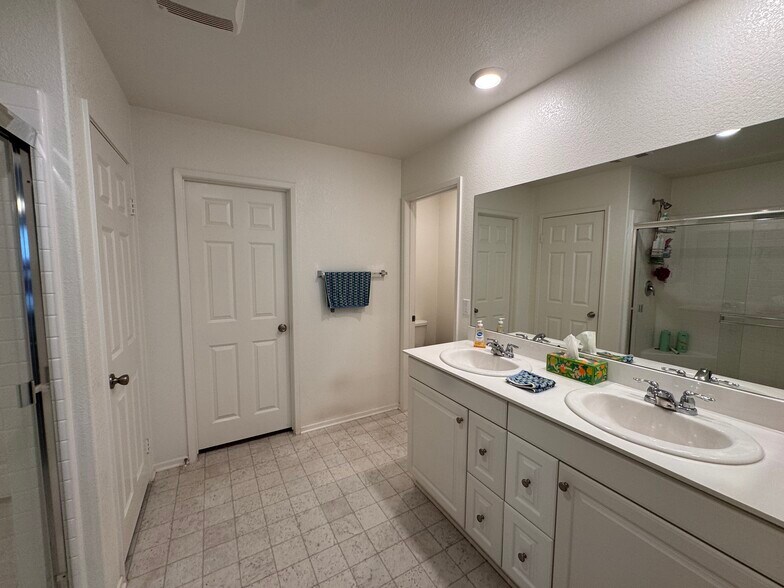 master bedroom dual vanity - 15659 Whispering Creek Way