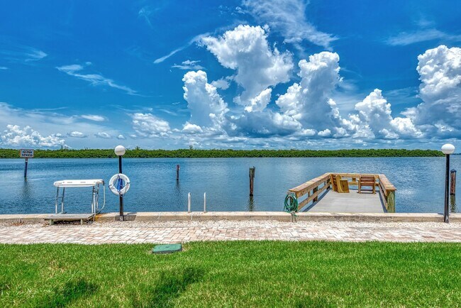 Building Photo - LUXURY LONGBOAT LIVING AT IT’S FINEST! AVA...