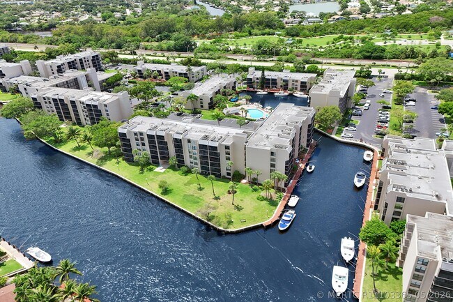 Building Photo - 12 Royal Palm Way