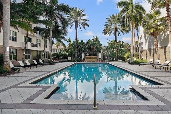 Building Photo - 2421 NE 65th St