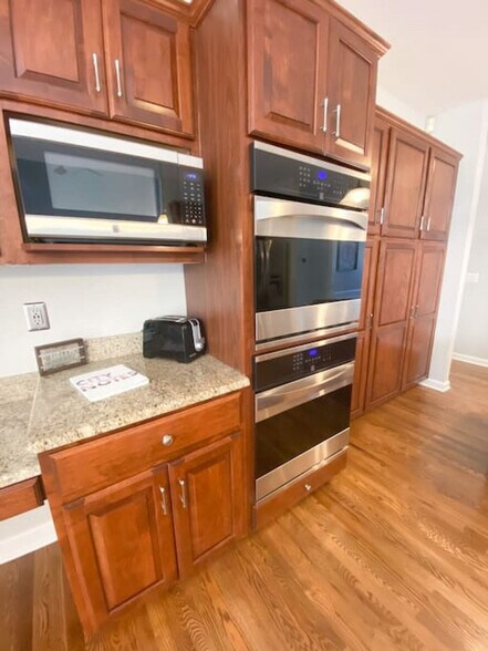 Building Photo - 10245 Rougemont Ln