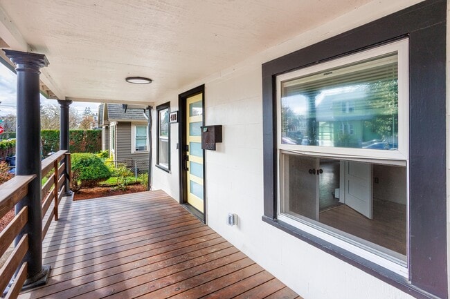 Building Photo - 4313 N Kerby Ave