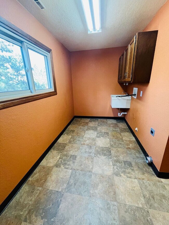 Building Photo - Beautiful 5 bed/3 Bath Home in Heights