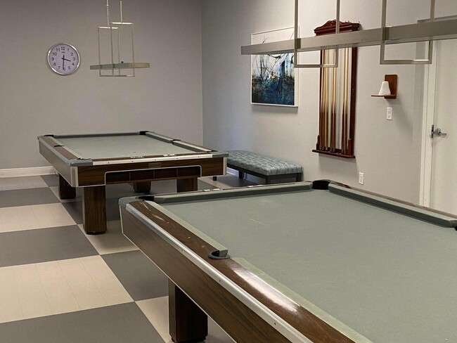 Building Photo - 579 Normandy Ln