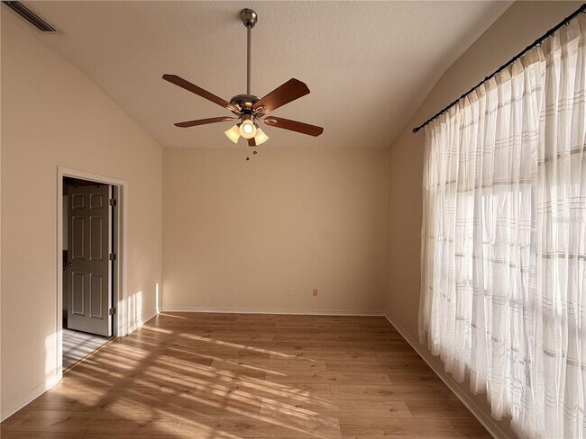 Building Photo - 10 Westfield Ln