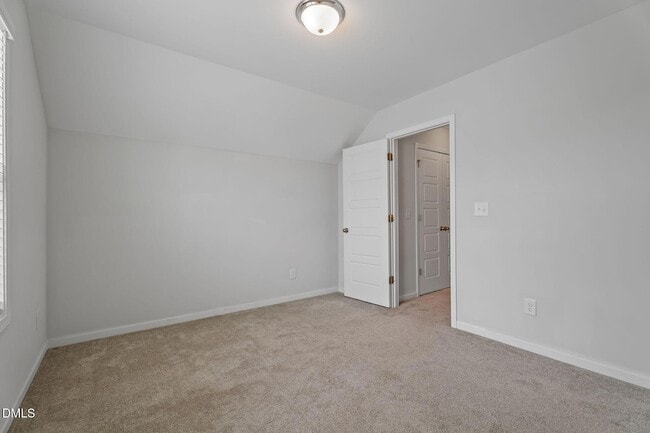 Building Photo - 745 Putney Hl Rd