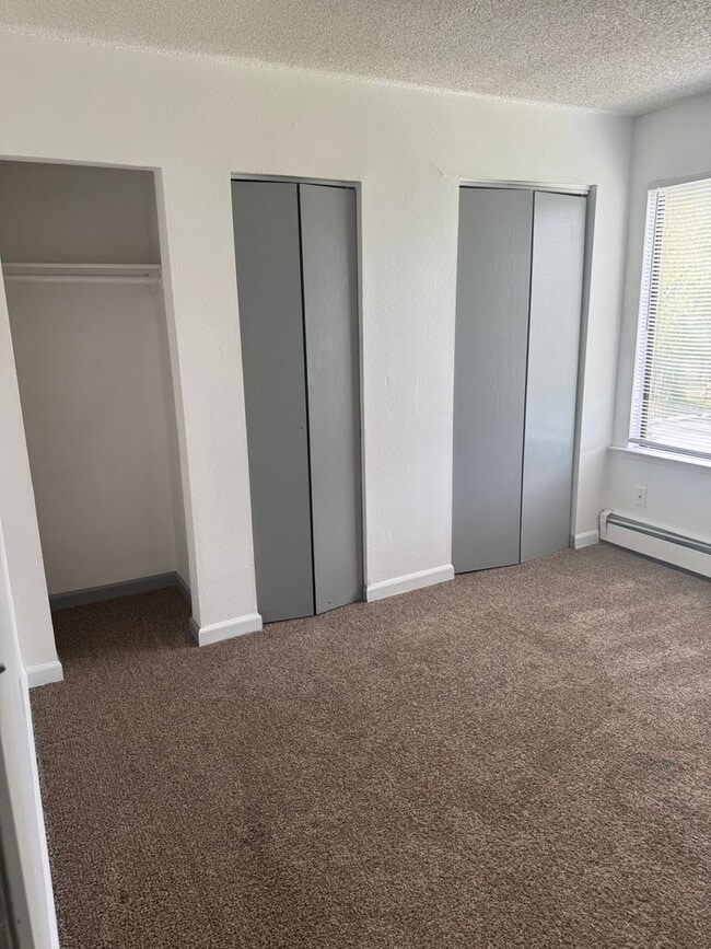 Building Photo - Spacious condo unit in East Anchorage