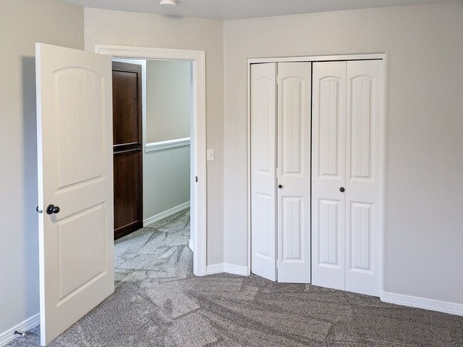 Building Photo - 407-409 Madrona Ave SE