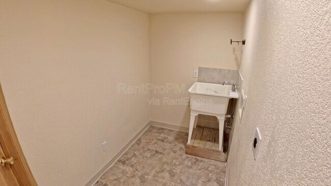 Building Photo - 1514 Carmela Ct