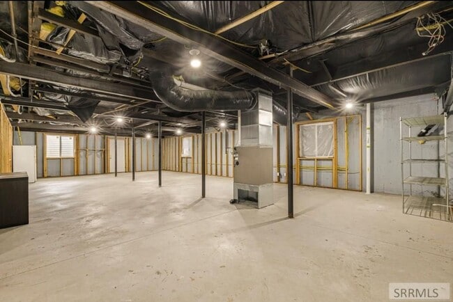 Building Photo - Stunning St. Anthoney Home: Recently Remod...