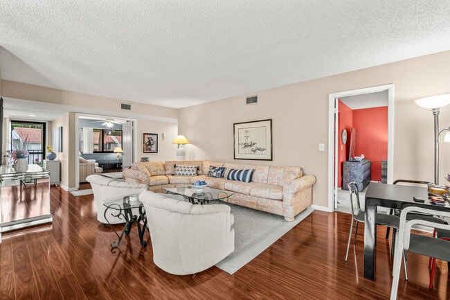 Building Photo - 5687 Fairway Park Dr