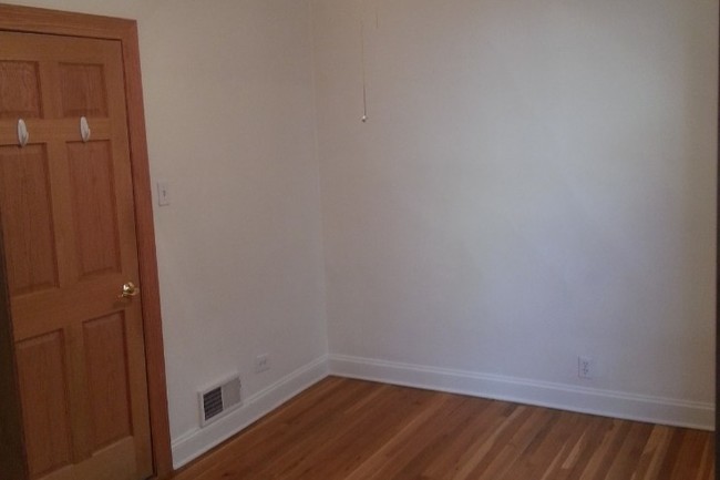 Front Bedroom - 3626 N Leavitt St