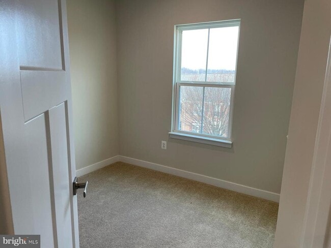 Building Photo - 2067 Lockwood Dr