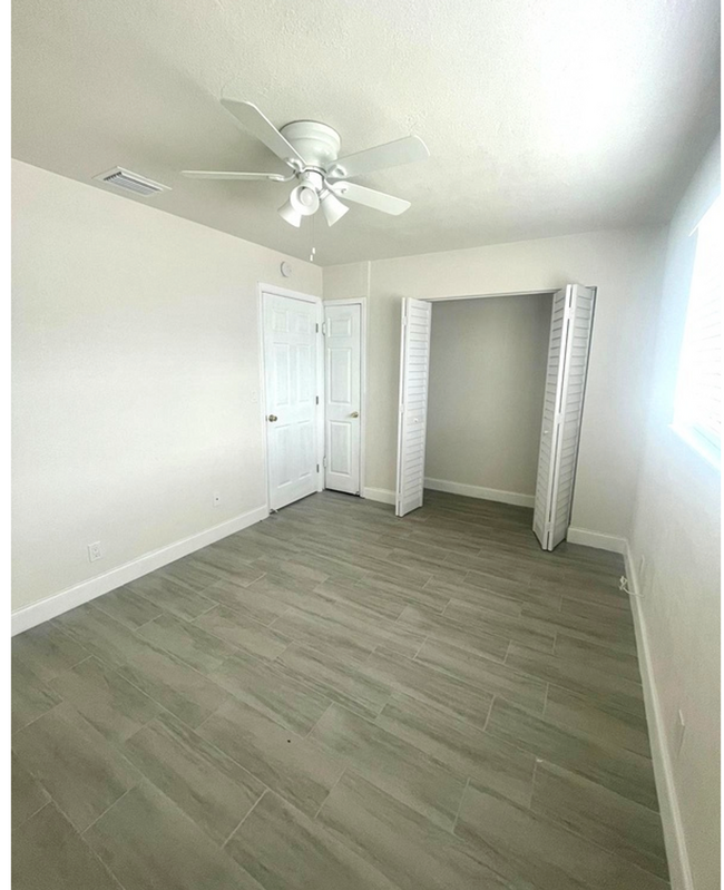 Building Photo - LARGE NEWLY RENOVATED 2 BEDROOM APARTMENTS