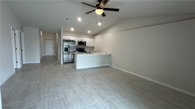 Building Photo - 3426 SW 17th Ave