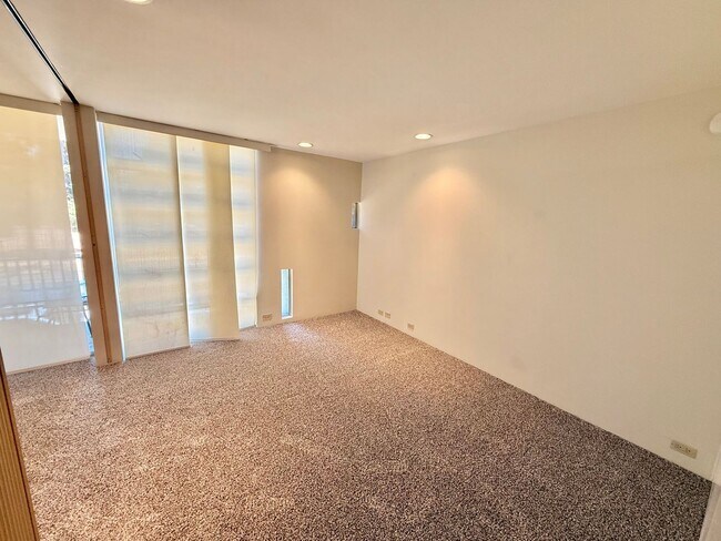 Building Photo - Mid-Century Modern Condo with Views of Balboa Park - 2 Bed x 2 Bath with Parking