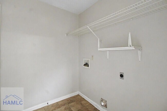 Building Photo - 1651 Latham Ct