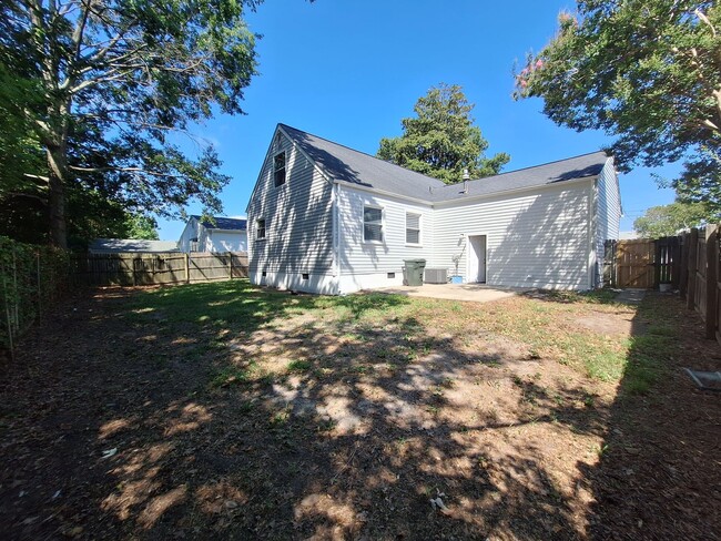 Building Photo - 3303 Candlewood Dr