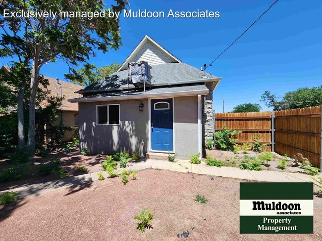 Building Photo - Great 2 bed 1 bath 1 car garage available now!
