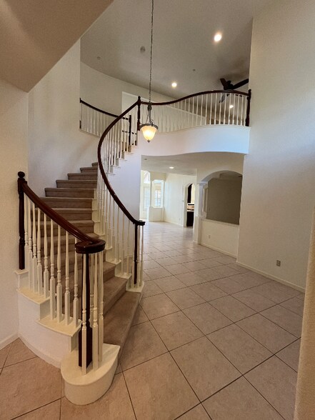 Primary Photo - 1250 Earlton Ln