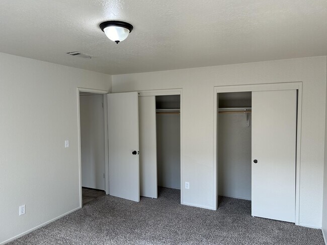 Building Photo - 3509 Shawnee Dr