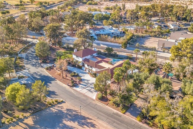 Building Photo - 2868 Vista Del Sol Ave