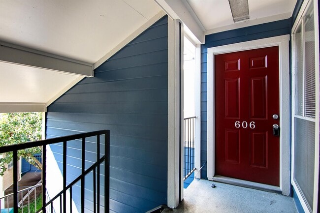 Building Photo - 18511 Egret Bay Blvd