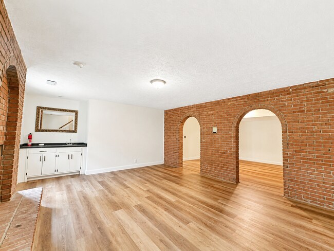 Building Photo - 9205 Whitegate Ct