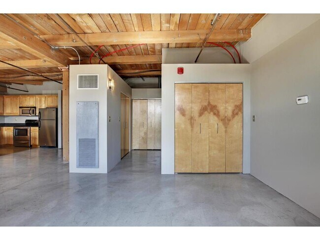 Building Photo - 127 5th St NE