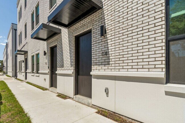 Building Photo - New Construction Townhome For Lease downtown Tampa, Ybor City, Gas Worx