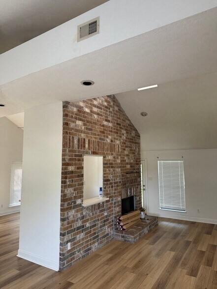 Building Photo - 3211 Mesquite Dr