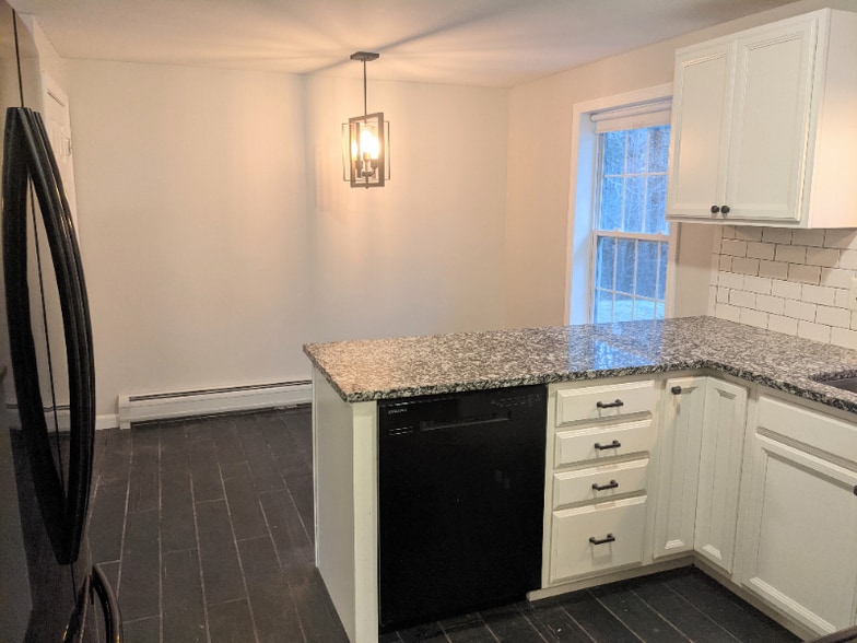 Building Photo - 623B River Rd