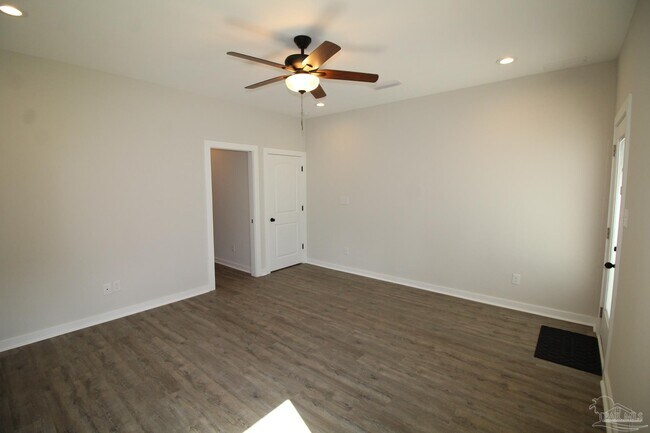 Building Photo - 726 Giese Ln