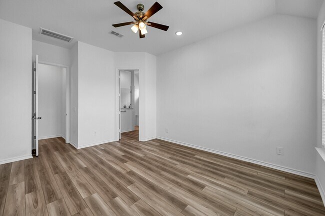 Building Photo - 551 Ruby Bnd Ln