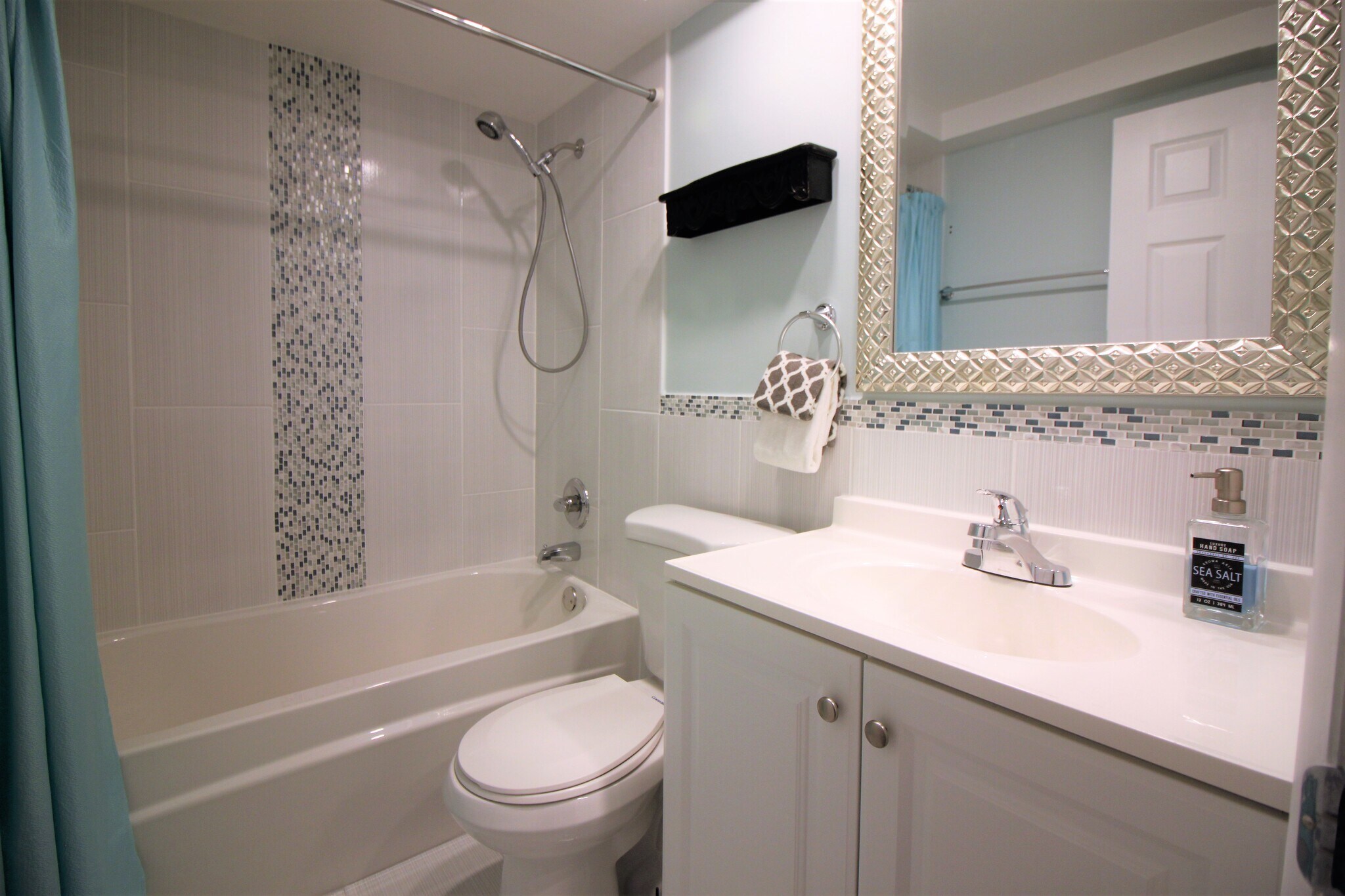 Main -Second Full Bathroom - 1433 S Belcher Rd