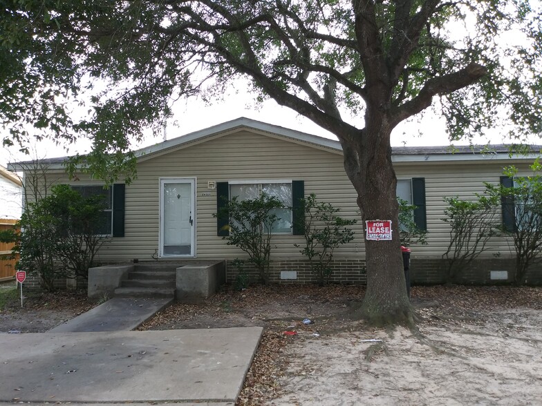 FRONT VIEW - 20323 Mountaindale Dr