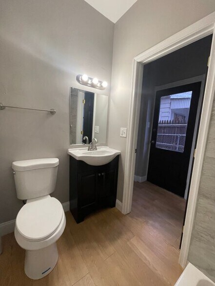 Building Photo - 1335 N 10th St