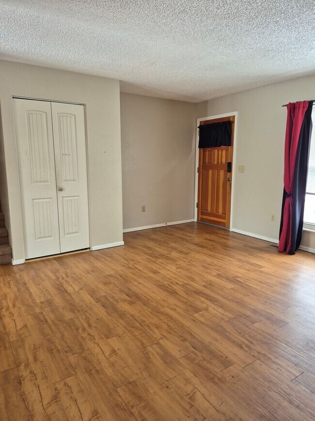Building Photo - Charming home with garage & big back yard| Morrison, CO